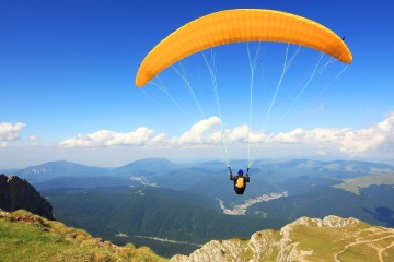 Paragliding in Mountains